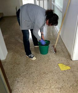 cleaning-lady-258520_1280 (1)