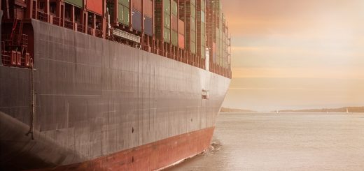 Transport maritime de containers dans un cargo